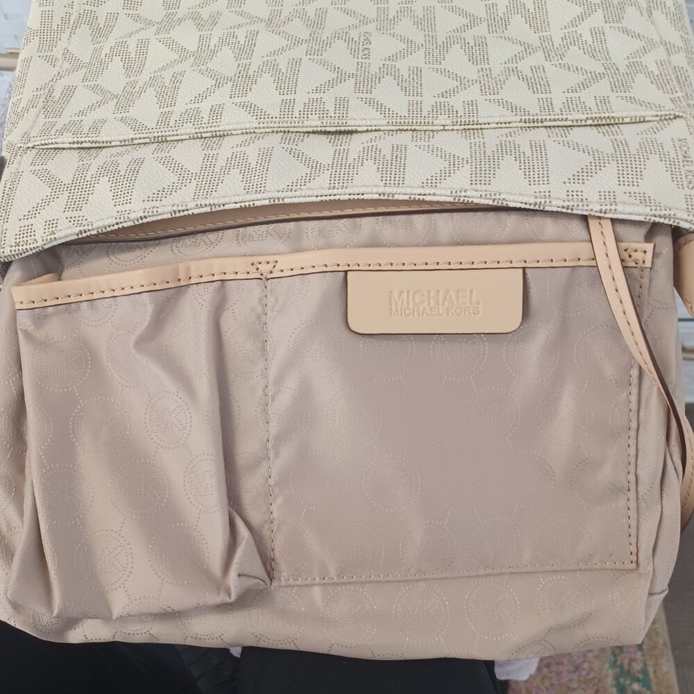 MICHAEL Michael Kors Jet Set Large Travel Logo Messenger Bag - Picture 9 of 13